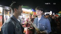 Mengenal Dikta, pria menggemaskan tersebut doyan kulineran. Nah, ini adalah momen di mana dirinya mencicipi jajanan kaki lima. Foto: Instagram @dikta