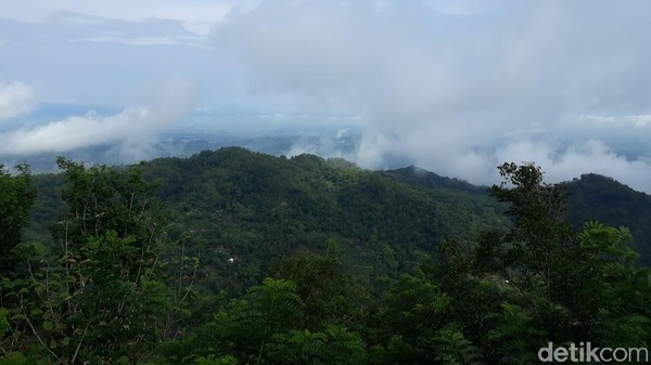 Dalam Peraturan Bupati Gunungkidul Nomor 33 Tahun 2018, Petilasan Gununggambar termasuk dalam Kawasan Strategis Pariwisata VI (KSP VI) berupa pembangunan Daya Tarik Wisata unggulan alam pegunungan dengan pendukung wisata budaya. (Kristina/detikcom) Dalam Peraturan Bupati Gunungkidul Nomor 33 Tahun 2018, Petilasan Gununggambar termasuk dalam Kawasan Strategis Pariwisata VI (KSP VI) berupa pembangunan Daya Tarik Wisata unggulan alam pegunungan dengan pendukung wisata budaya. (Kristina/detikcom)
