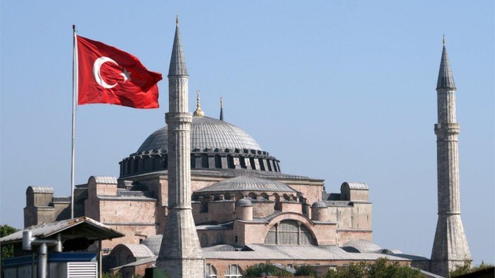 Hagia Sophia di Istanbul: Mengapa mengubahnya menjadi masjid mendapat penentangan AS, Yunani dan Unesco