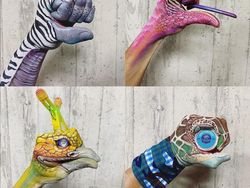 Keren! Lukisan Monster di Tangan Bikin Terpukau