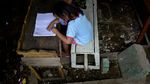 Hii... Anak-anak di Makassar Belajar di Atas Kuburan