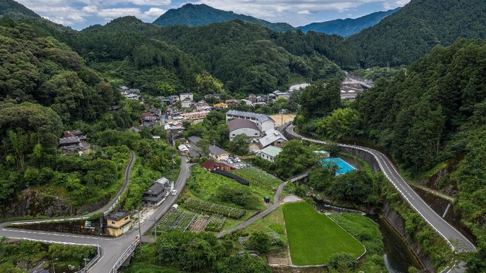 Ini Lho Kota Bebas Sampah di Negeri Sakura Kamikatsu merupakan kota ramah lingkungan di kawasan Jepang. Di kota ini warganya dengan tertib dan disiplin kelola sampah agar tak mencemari lingkungan.