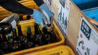 Diketahui, sebelumnya warga di kota tersebut melenyapkan sampah dengan cara incineration atau membakarnya. Namun, setelah pemerintah Jepang mengeluarkan regulasi baru terkait pembatasan racun kimia, warga di Kota Kamikatsu mencari cara lain untuk mengelola sampah dan tak lagi melakukan pembakaran sampah mereka.