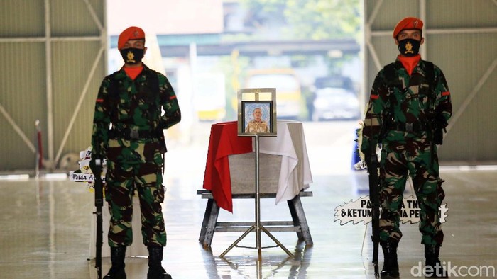 Jenazah Pelda Anumerta Rama Wahyudi diterbangkan ke Pekanbaru, Riau. Serma Rama Wahyudi gugur ketika menjalankan tugas Misi Perdamaian PBB di Kongo.