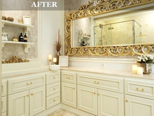 Kini tampaknya Tasya ingin lebih menatanya dengan lebih rapi dan tersembunyi dengan kabinet. Lilin-lilin, vas bunga, hingga cemin kecil membuatnya tampilan kamar mandi ini semakin menawan.Foto: Instagram @tasyafarasya