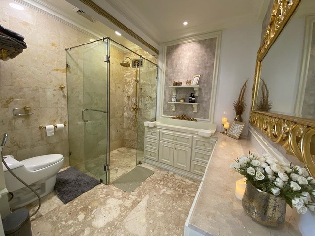 Selebgram beauty Tasya Farasya dikenal dengan selera interior rumahnya yang megah. Sebelumnya, wanita 28 tahun tersebut pernah menunjukkan megahnya tampilan kamar tidur yang serba emas.Foto: Instagram @tasyafarasya