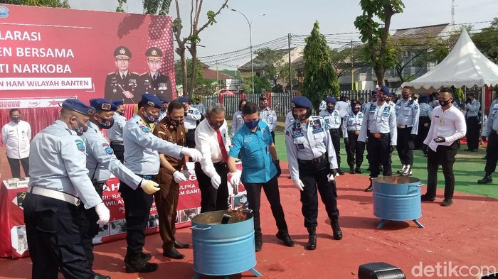 Kepala BNNP Banten hadiri pemusnahan barang bukti HP sitaan LP Tangerang
