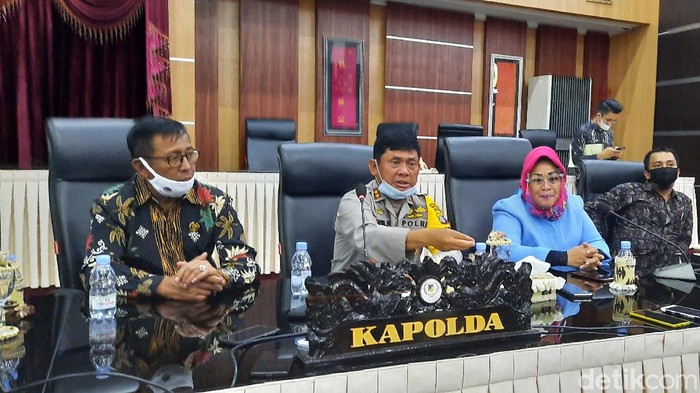 Ketua Komisi I DPRD Sulteng, Sri Indraningsih Lalusu, yang didampingi oleh Kapolda Sulteng dan Danrem 132/Tadulako