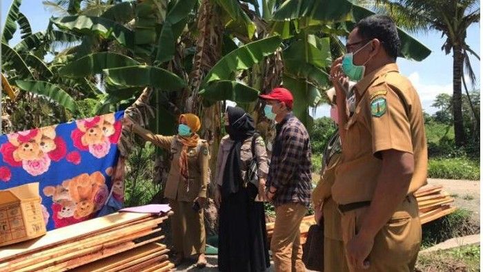 Kisah Orang-orang yang Makan dan Tinggal di Kandang Hewan