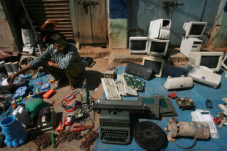 BANGALORE, INDIA - APRIL 13: (ISRAEL OUT) Old computers and electronic parts are for sale at a local market, April 13, 2008 in Bangalore, India. Indias growing digital economy has contributed to the amount of e-waste it generates. According to the Karnataka, a state pollution control board, more then 10 tones of electronic waste is produced in Bangalore alone every year and about 80 per cent of e-waste generated in the US is exported to India, China and Pakistan to be recycled. (Photo by Uriel Sinai/Getty Images)