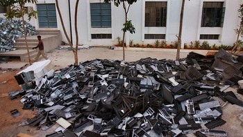 Menurut Ruediger Kuehr, salah satu penulis Sustainable Cycles Programme di United Nations University, lonjakan ini adalah permulaan yang terjadi karena peningkatan elektrifikasi yang bisa dilihat di mana-mana. Uriel Sinai/Getty Images  