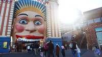 Luna Park adalah taman hiburan dan tujuan wisata paling ikonis di Sydney.  