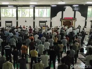 Hukum Tidak Salat Jumat Tanpa Alasan bagi Pria Muslim