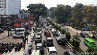 Akibat aksi tersebut, jalan raya pajajaran sempat mengalami kemacetan panjang. Pihak satlantas Polresta Bogor Kota dibantu Dishub Kota Begor melakukan rekayasa lalin dengan mengalihkan kendaraan ke beberapa jalur alternatif agar tidak terjebak kemacetan di tugu kujang.