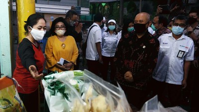 Menkop Tinjau Mitra Warung Pangan