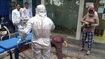 Momen Evakuasi Pria yang Meninggal Mendadak di ATM