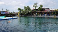 Seperti diketahui, Umbul Ponggok jadi salah satu objek wisata yang cukup populer di Klaten, Jawa Tengah. Harga tiket masuk yang cukup terjangkau membuat masyarakat kerap mengisi waktu di akhir pekan dengan berwisata ke kawasan tersebut.