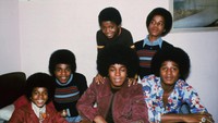Michael Jackson memulai karier bernyanyi pada usia lima tahun sebagai anggota kelompok vokal keluarga Jackson (kelak menjadi the Jackson 5) sebelum meluncurkan album solo pertamanya Got to Be There pada tahun 1971.