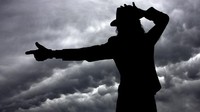 Pada tanggal 25 Juni 2009, dunia diguncangkan dengan berita meninggalnya Michael Jackson.