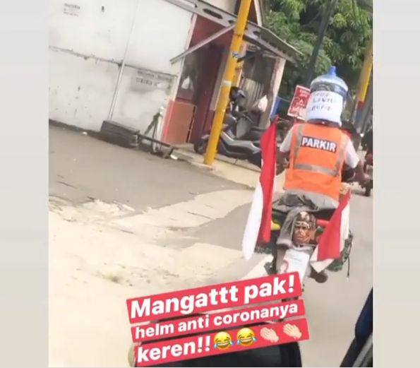 Pria pakai helm 'anti corona' dari galon air