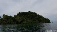 Kalau dilanggar pulau akan diselimuti hujan badai dan petir yang tak berhenti. (Hari Suroto/Istimewa)