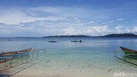 Cantikknya alam Pulau Kapotar enggak akan bikin kamu nyesel untuk datang ke sana. (Hari Suroto/Istimewa)
