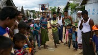 Kebanyakan dari mereka melarikan diri dari operasi militer Myanmar yang sarat kekerasan di wilayah Rakhine, yang merupakan tempat tinggal kebanyakan warga Rohingya.  