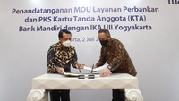 Bank Mandiri bersinergi dengan IKA UII dalam pemanfaatan layanan perbankan bagi lebih dari 104.000 alumni UII.