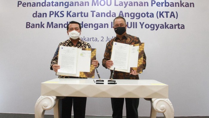 Sinergi Mandiri dan IKA UII Bank Mandiri bersinergi Ikatan Alumni Universitas Islam Indonesia (IKA UII). Mereka bekerja sama dalam pemanfaatan layanan perbankan.