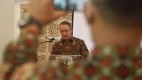 Salah satu layanan keuangan itu diberikan dalam bentuk Kartu Tanda Anggota (KTA) IKA UII Co Brand Mandiri e-money yang dapat digunakan untuk melakukan transaksi pembayaran antara lain di gerbang tol, layanan MRT dan parkir.