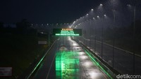 Hujan deras sempat mewarnai dibukanya jalan bebas hambatan yang dioperasikan oleh PT Citra Marga Nusaphala Persada (CMNP) tersebut.