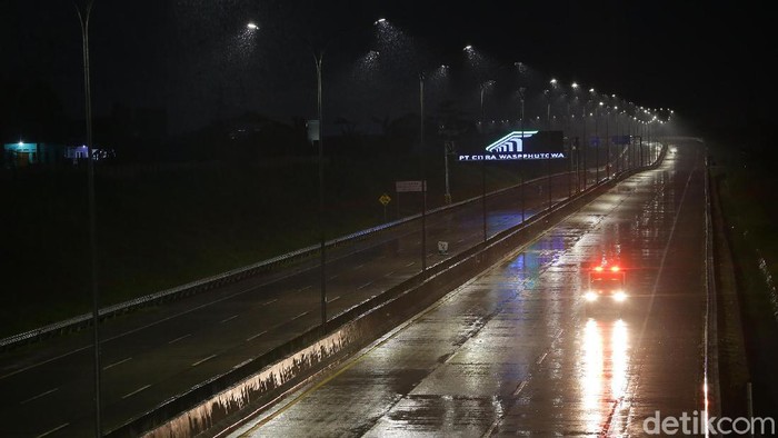 Tol Depok-Antasari (Desari) Seksi II Brigif-Sawangan resmi dibuka sore ini dan sempat beroperasi. Namun, kini langsung ditutup. Ada Apa?