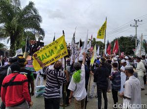 Tolak RUU HIP, Massa Aliansi Umat Beragama Demo di Depan DPRD Kaltim