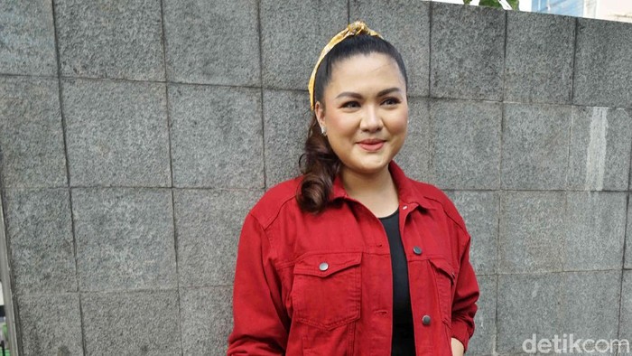 Vicky Shu saat ditemui di kawasan Trans TV.