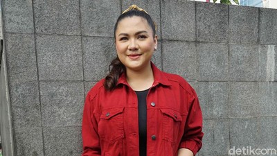 Vicky Shu, Mau Maju Jadi Bupati Cilacap Lagi?