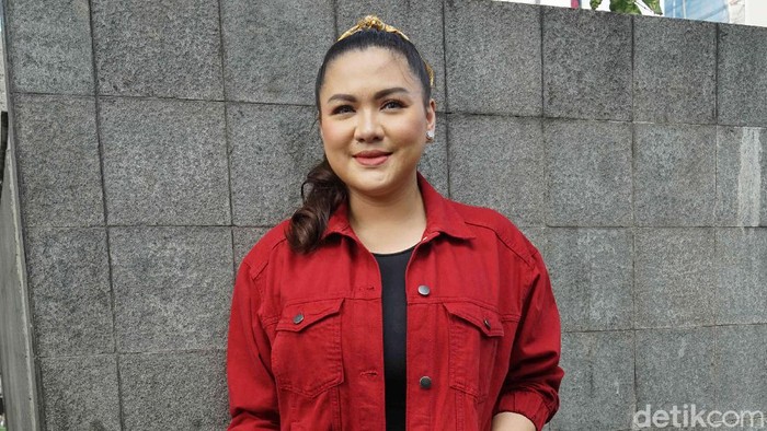Vicky Shu bergaya