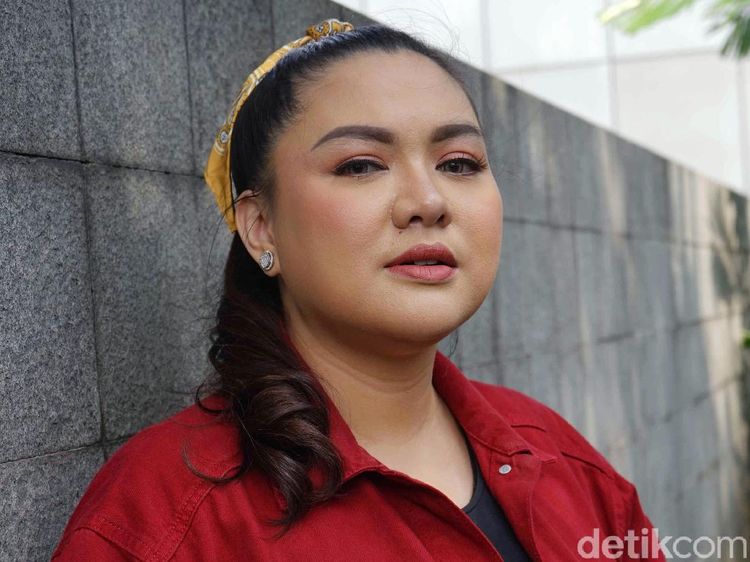 Vicky Shu Vakum Nyanyi Kini Jadi Juragan Toko Sembako