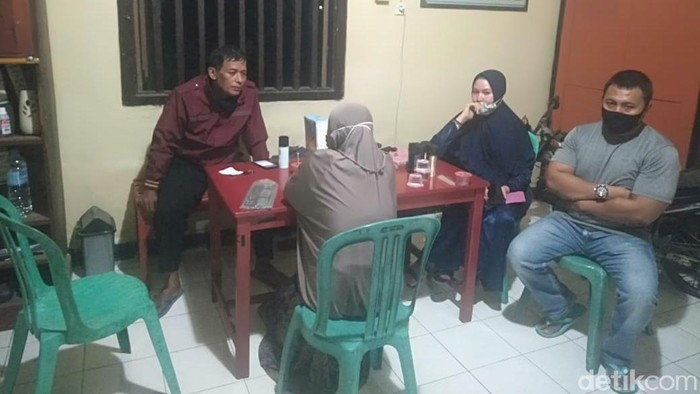 viral emak-emak mengutil
