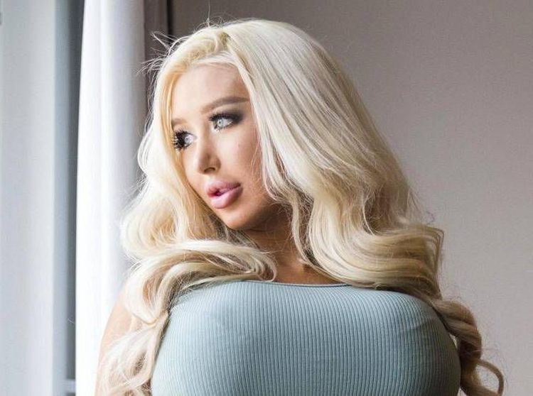Foto: 7 Wanita yang Terobsesi Ingin Mirip Robot Seks