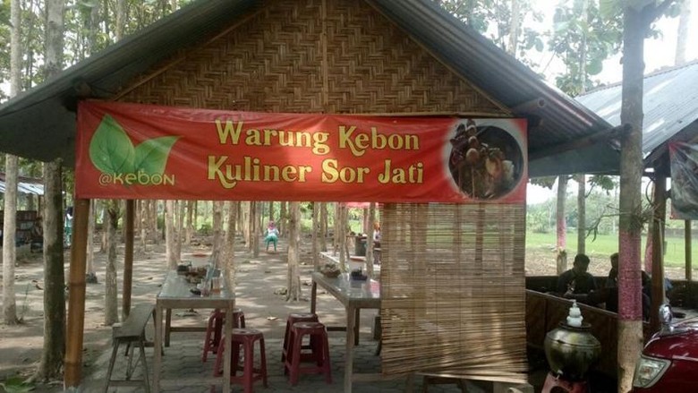 Warung Kebon Kuliner Sor Jati Warung di Sleman.