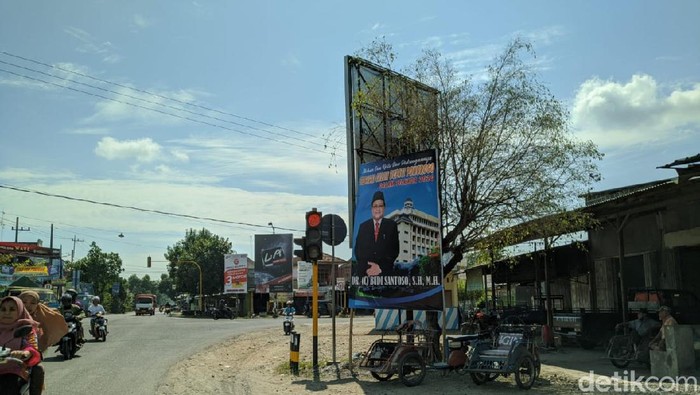 baliho ilegal bakal calon bupati ponorogo