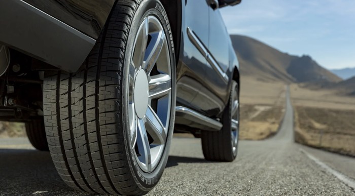 Ban mobil Bridgestone punya teknologi Tire Damage Monitoring System