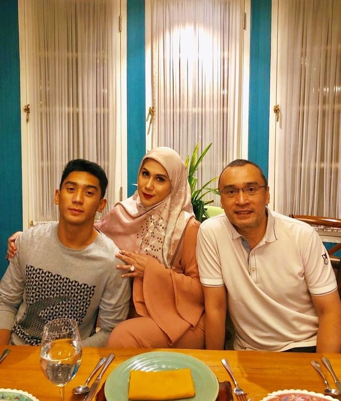 anaknya marini zurmanis