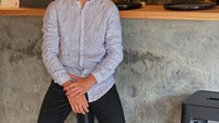 Sosok manis Daffa Wardhana menarik perhatian karena merupakan anak dari Marini Zurmanis. Ia baru berusia 22 tahun dan sudah bisa hidup mandiri karena punya bisnis kuliner. Foto: Instagram @daffawardhana