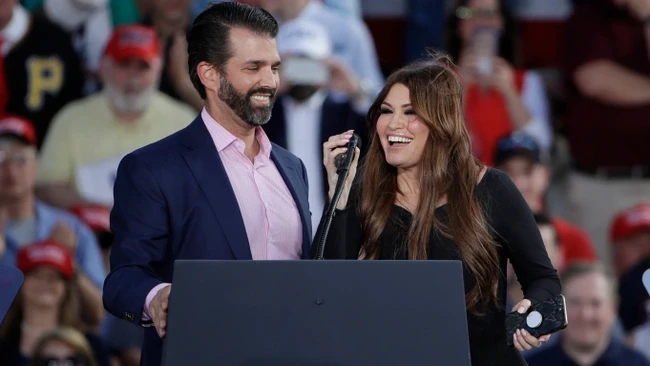 Pada awal Oktober, Donald Trump dan istrinya Melania Trump juga dinyatakan positif Corona. Pada Juli, kekasih Donald Trump Jr, Kimberly Guilfoyle juga positif Corona.  Foto: Istimewa