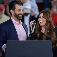 Pada awal Oktober, Donald Trump dan istrinya Melania Trump juga dinyatakan positif Corona. Pada Juli, kekasih Donald Trump Jr, Kimberly Guilfoyle juga positif Corona.  Foto: Istimewa