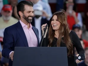 Pacar Kena Corona, Putra Pertama Trump Ikut Isolasi Mandiri Juga