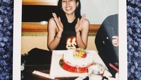 Baik Maudy dan lelaki tersebut tampaknya sedang mengalami pertengkaran. Sebab nada bicara mereka sangat tinggi. Banyak netizen yang berharap bahwa aktris cantik itu baik-baik saja. Foto: Instagram @maudyayunda