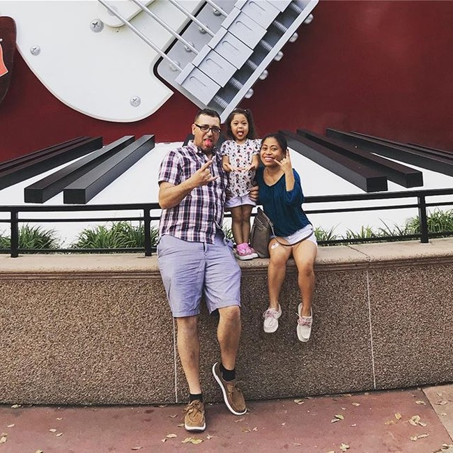 Pada tahun 2007, saat hari Valentine, Richard memutuskan untuk pergi menemui pujaan hatinya yang berada di Filipina. Namun sebelum pertemuan pertama mereka secara langsung, Richard memang sudah rutin mengirimkan bunga untuk Nanette setiap minggunya. Foto: Instagram @switntiny