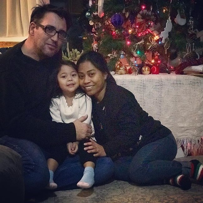 Nanette Kilmer dan suaminya, Richard, memiliki perbedaan tinggi yang cukup jauh. Nanette memiliki tinggi badan 1,2 meter, sedangkan suaminya 1,8 meter. Foto: Instagram @switntiny